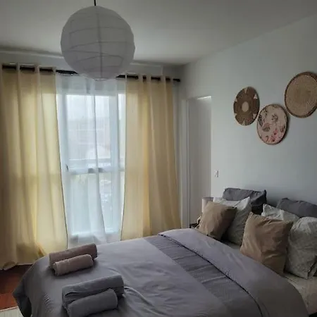 Cosy Proche Metro Apartment