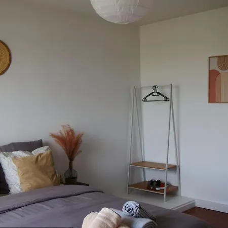 Cosy Proche Metro Apartment *